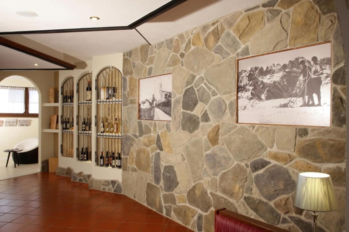 Hotel De La Ville Andalo Esterno foto