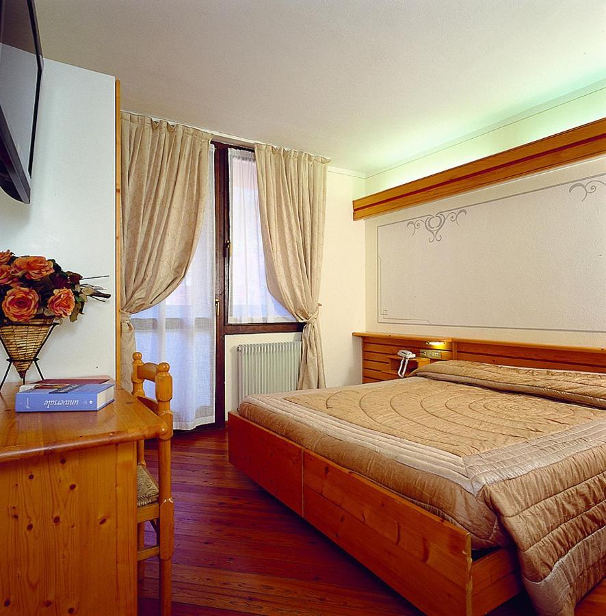 Hotel De La Ville Andalo Esterno foto
